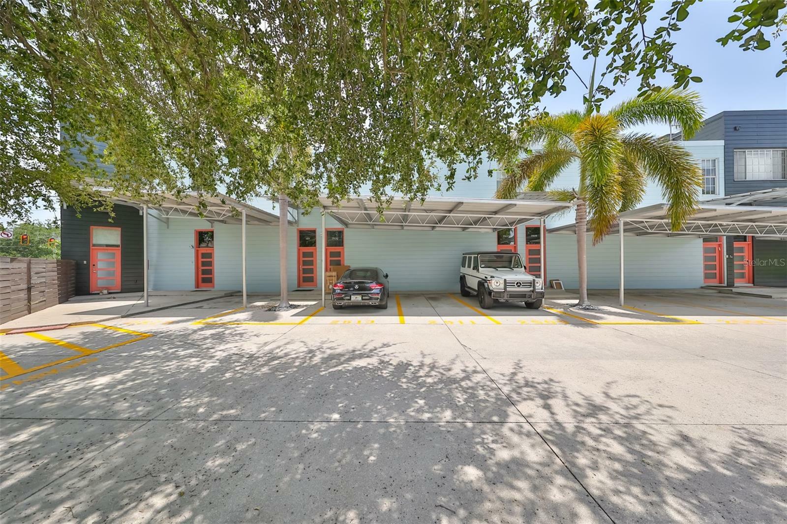 Property Photo:  2513 W Azeele Street  FL 33609 