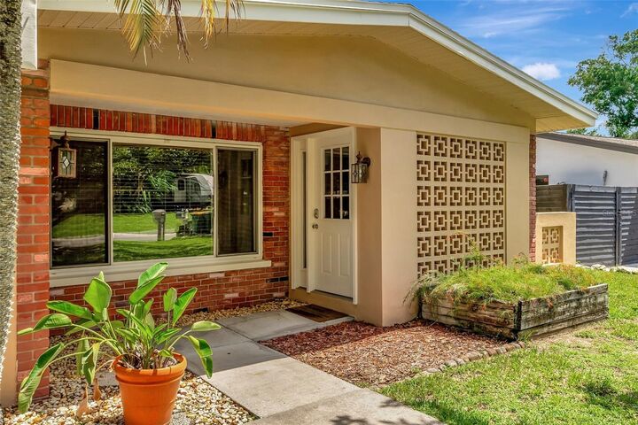 Property Photo:  1712 Faulds Road N  FL 33756 