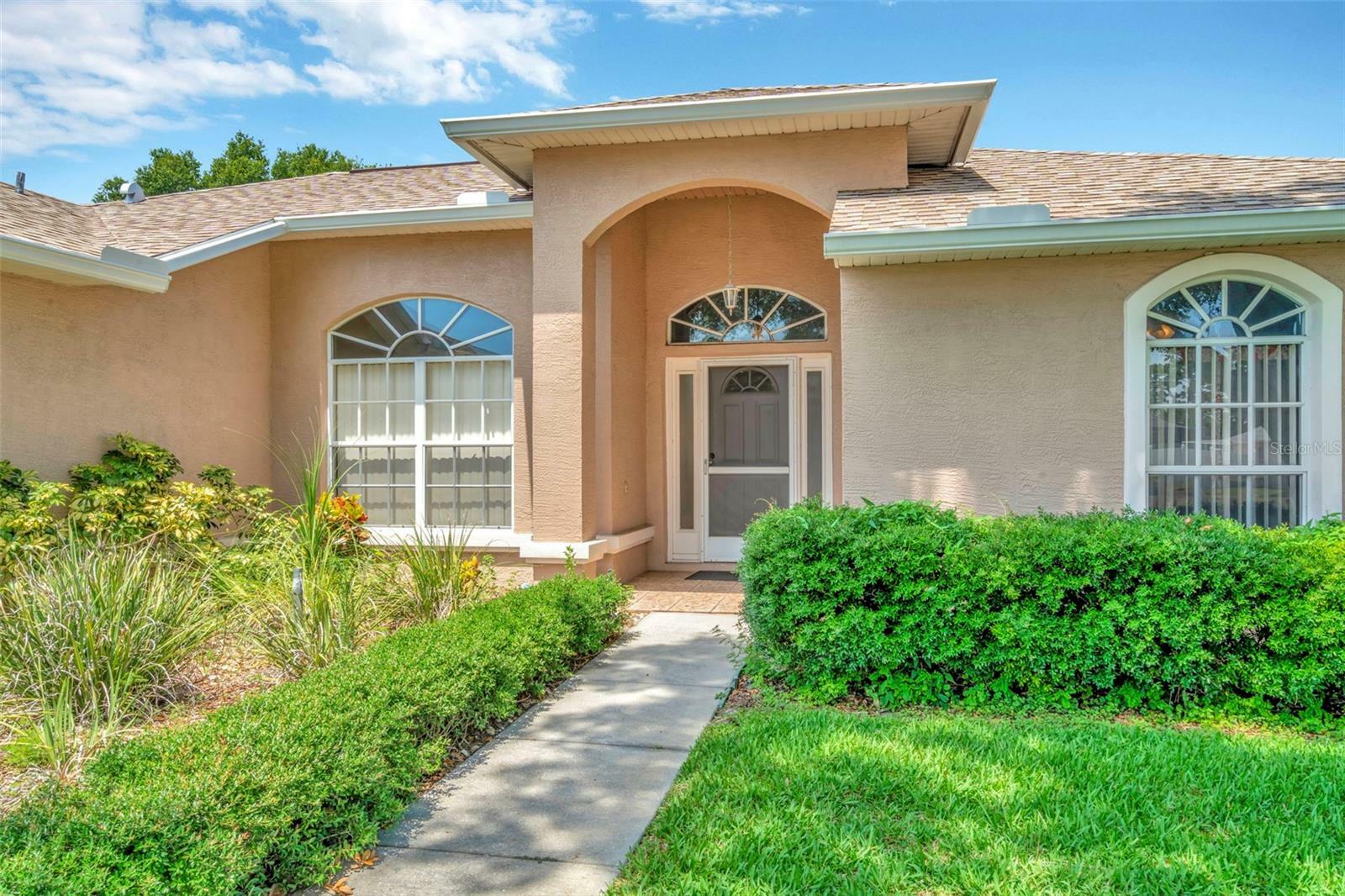 Property Photo:  13909 Pimberton Drive  FL 34669 