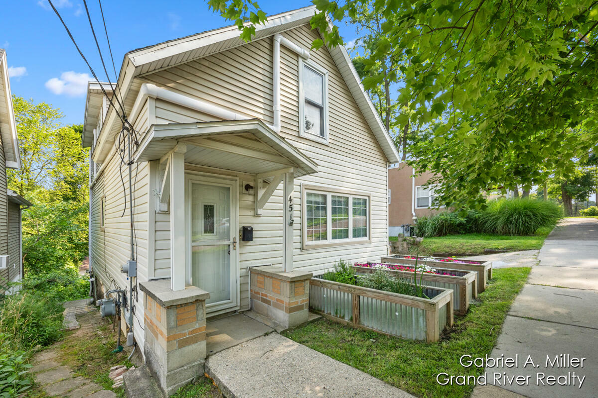 451 Cedar Street NE  Grand Rapids MI 49503 photo