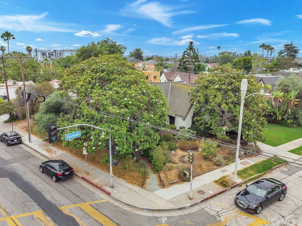 Property Photo:  802 S Cochran Avenue  CA 90036 