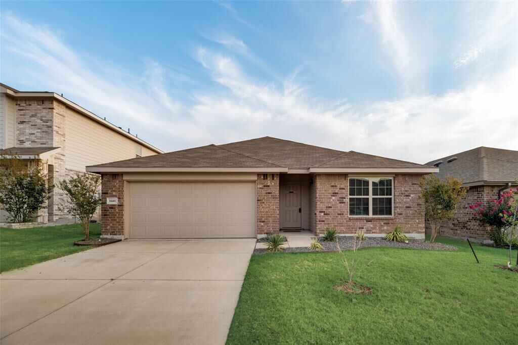 Property Photo:  10605 Cactus Wren Court  TX 76108 