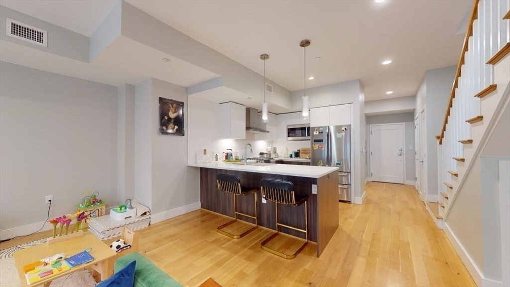 Property Photo:  260 Beacon St 204  MA 02143 