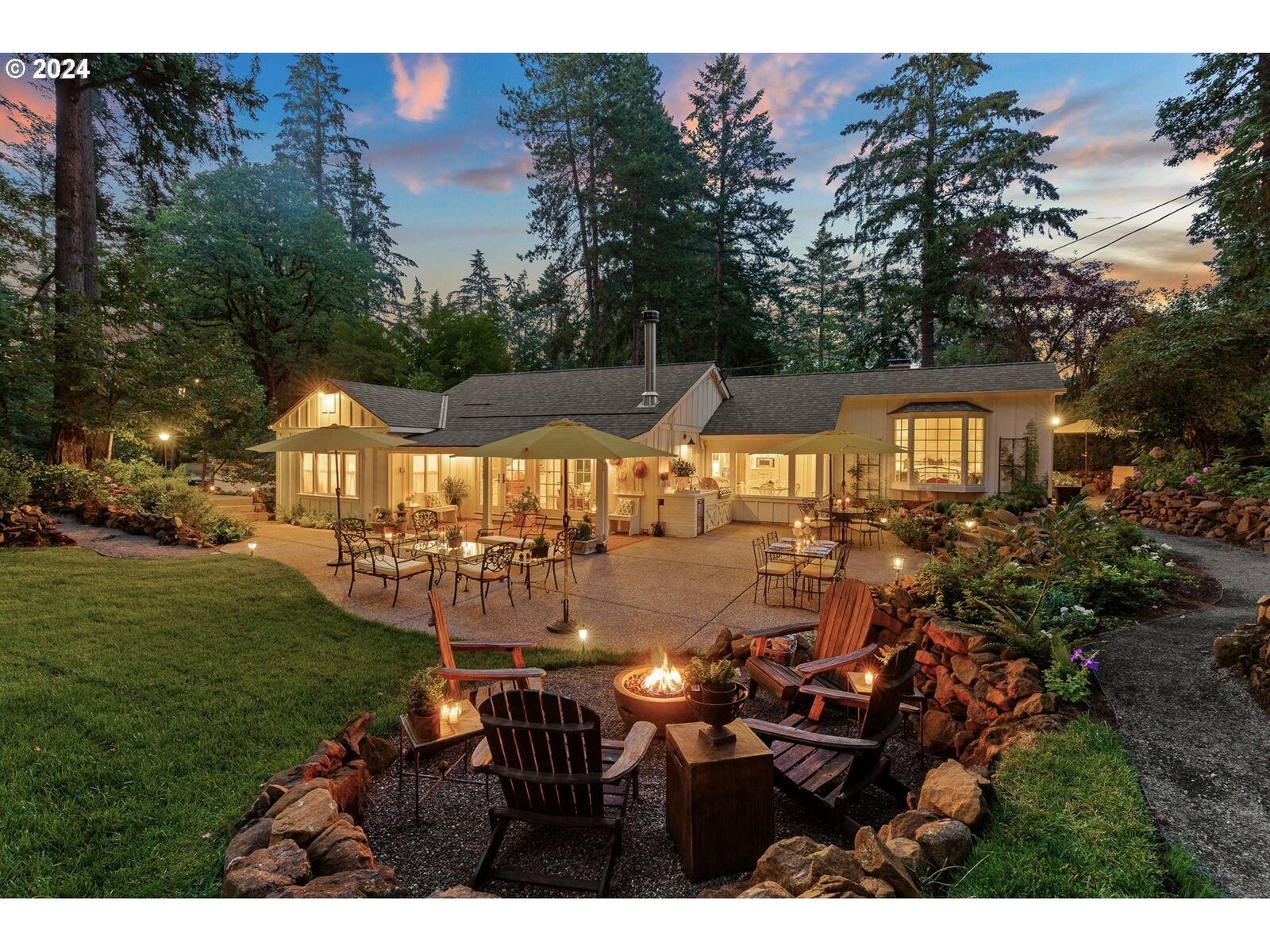 House for sale in Lake Oswego: 17200 Canal Cir, Lake Oswego, OR 97035