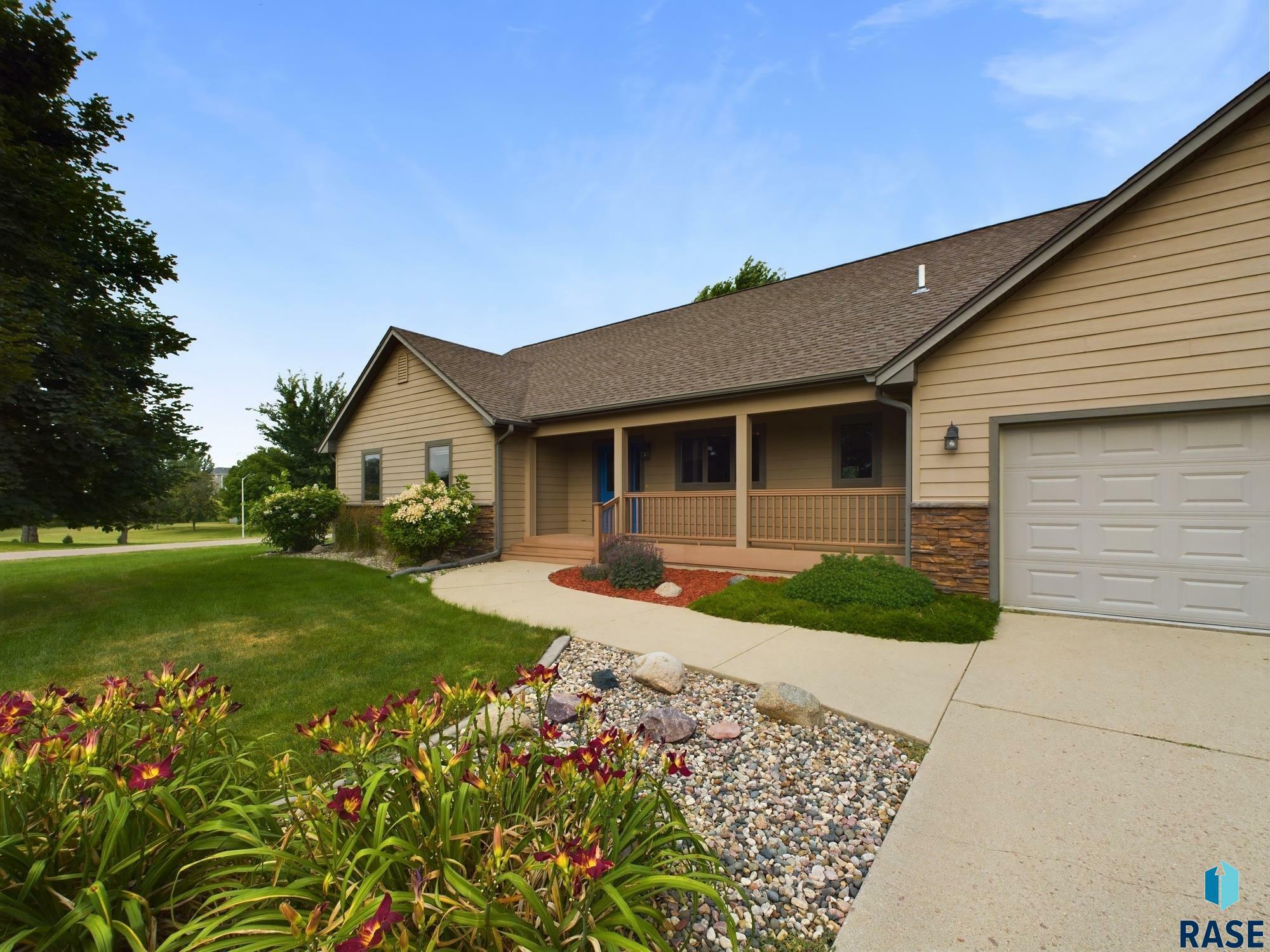 Property Photo:  401 N Mystic Cir  SD 57110 