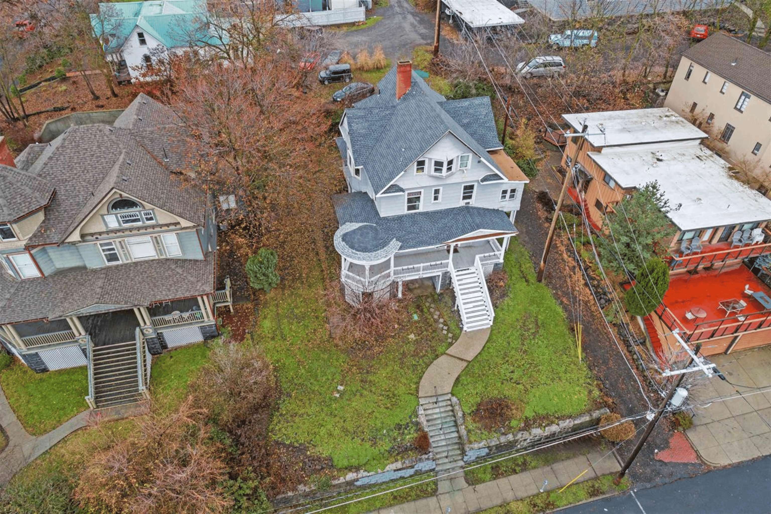 Property Photo:  611 S Bernard St  WA 99204 