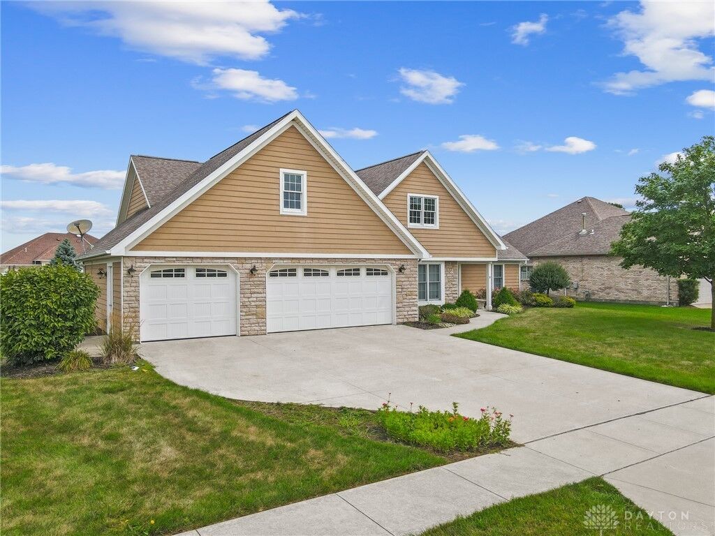 Property Photo: 1223 Hermosa Drive OH 45373