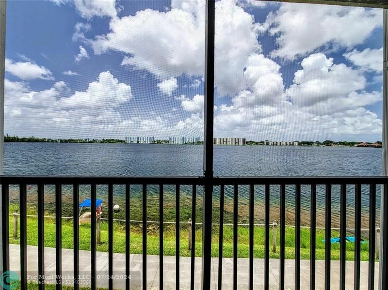 Property Photo:  115 Lake Emerald Dr 209  FL 33309 