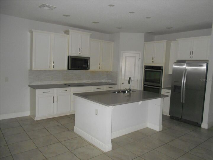 Property Photo: 14235 Lake Preserve Boulevard FL 32824