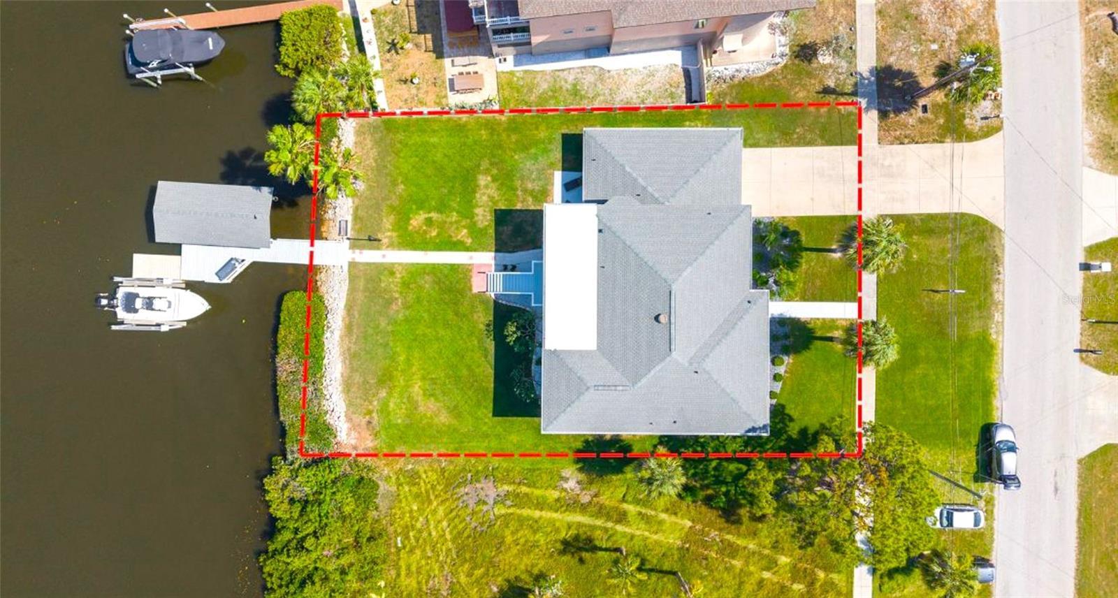 Property Photo: 644 Bayshore Drive FL 34689