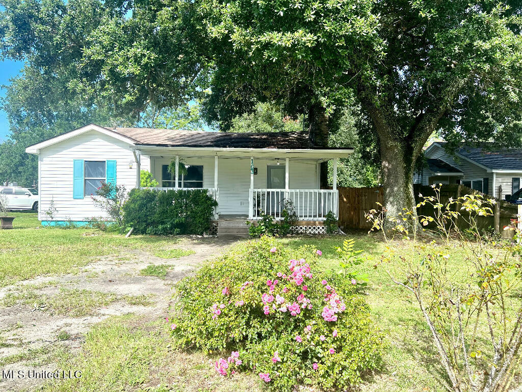 Property Photo:  103 Rosemary Avenue  MS 39560 