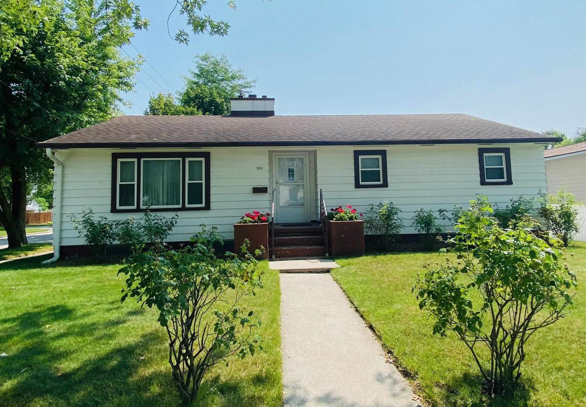 Property Photo:  901 Stanton Street  MI 48708 