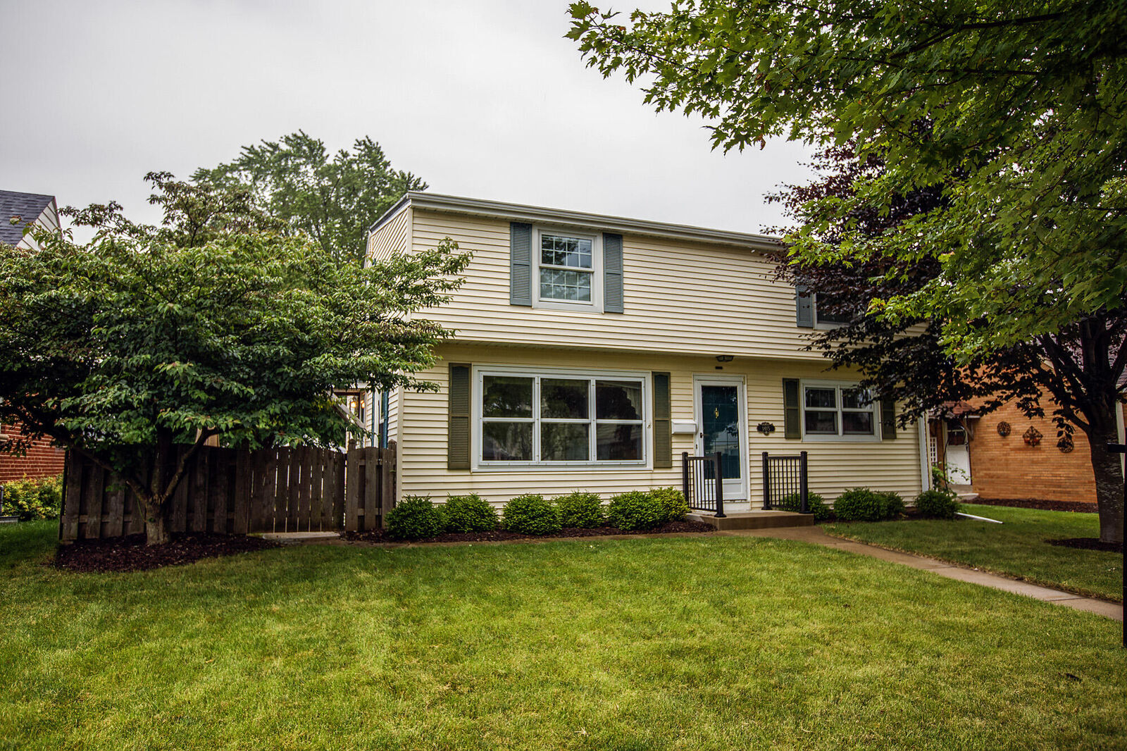Property Photo: 1415 Mackinac Ave WI 53172