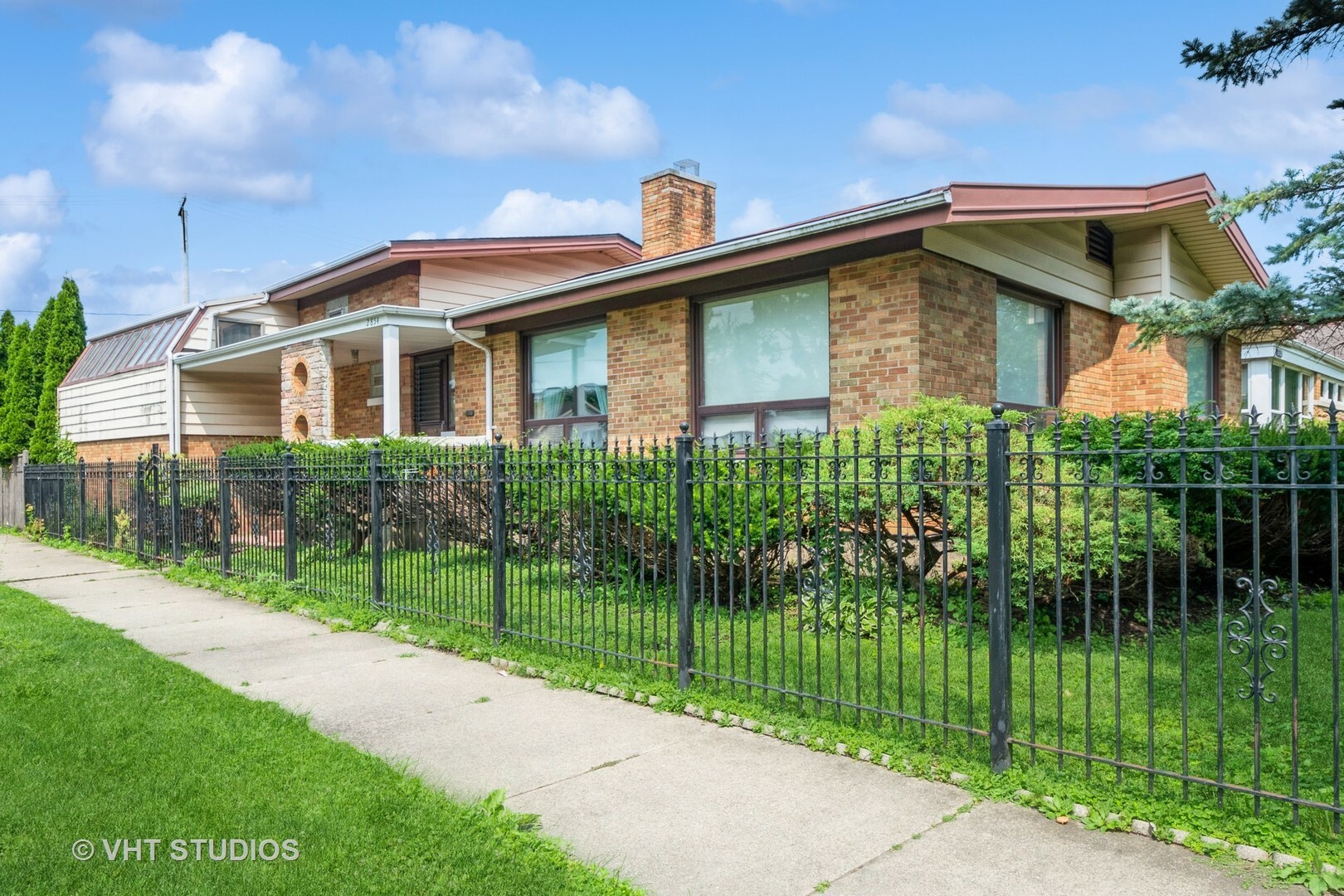 Property Photo:  2854 W Jerome Street  IL 60645 