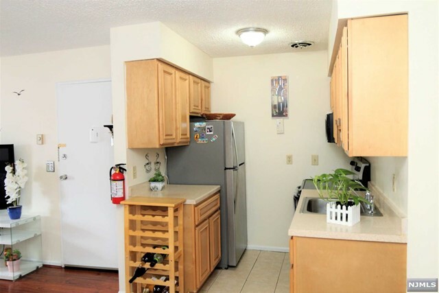 Property Photo:  412 68th Street 17  NJ 07093 