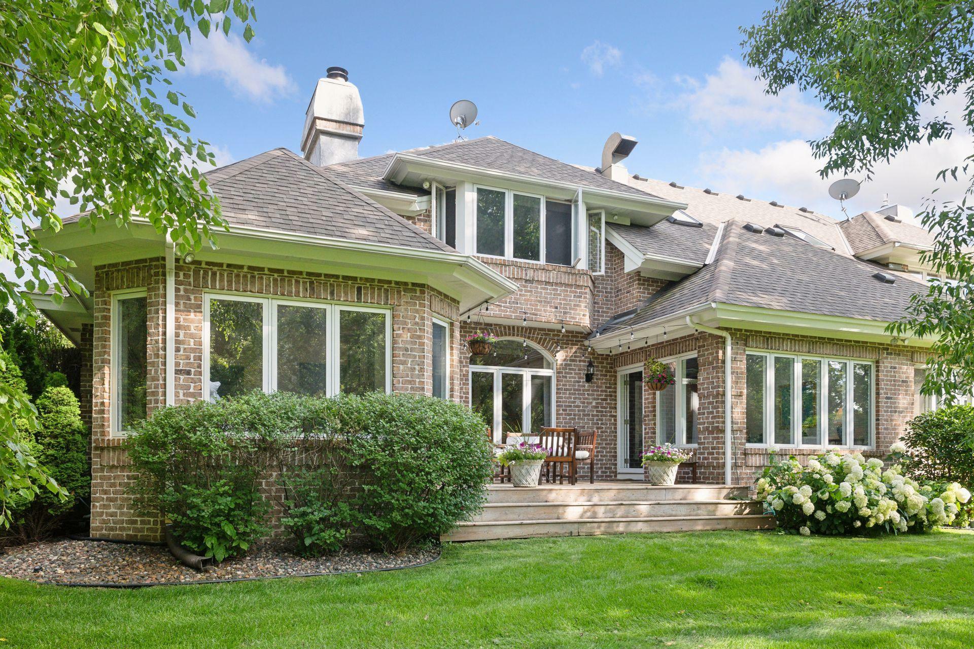 Property Photo:  365 Lake Street W  MN 55391 