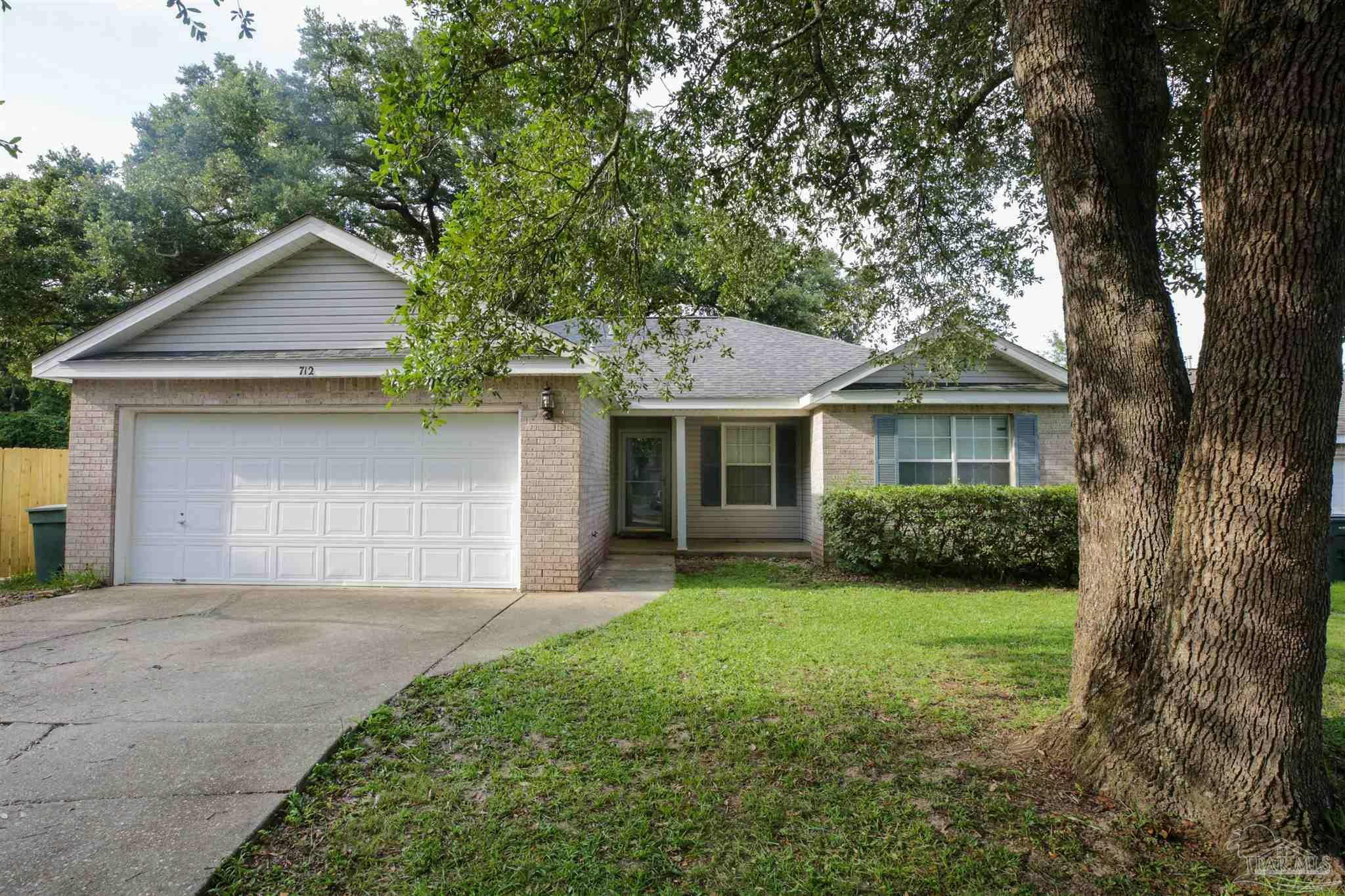 Property Photo:  712 Thornwood Pl  FL 32514 