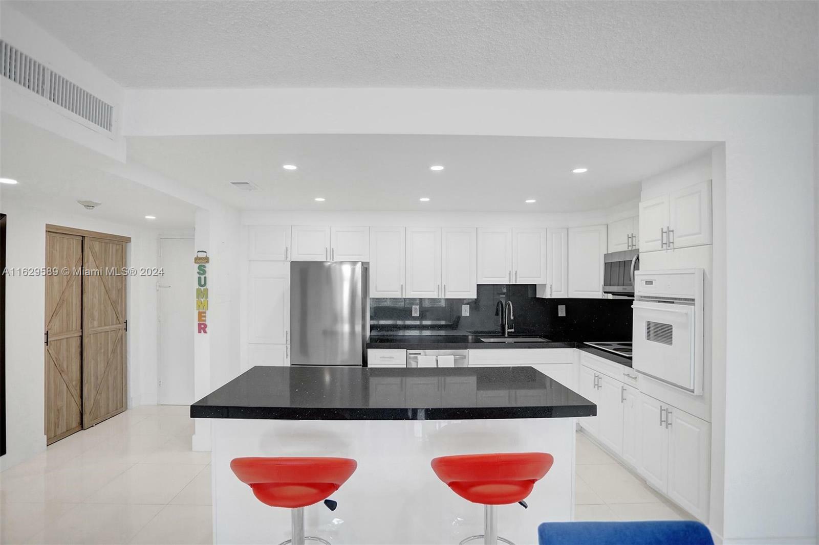 Property Photo:  19390 Collins Ave 915  FL 33160 