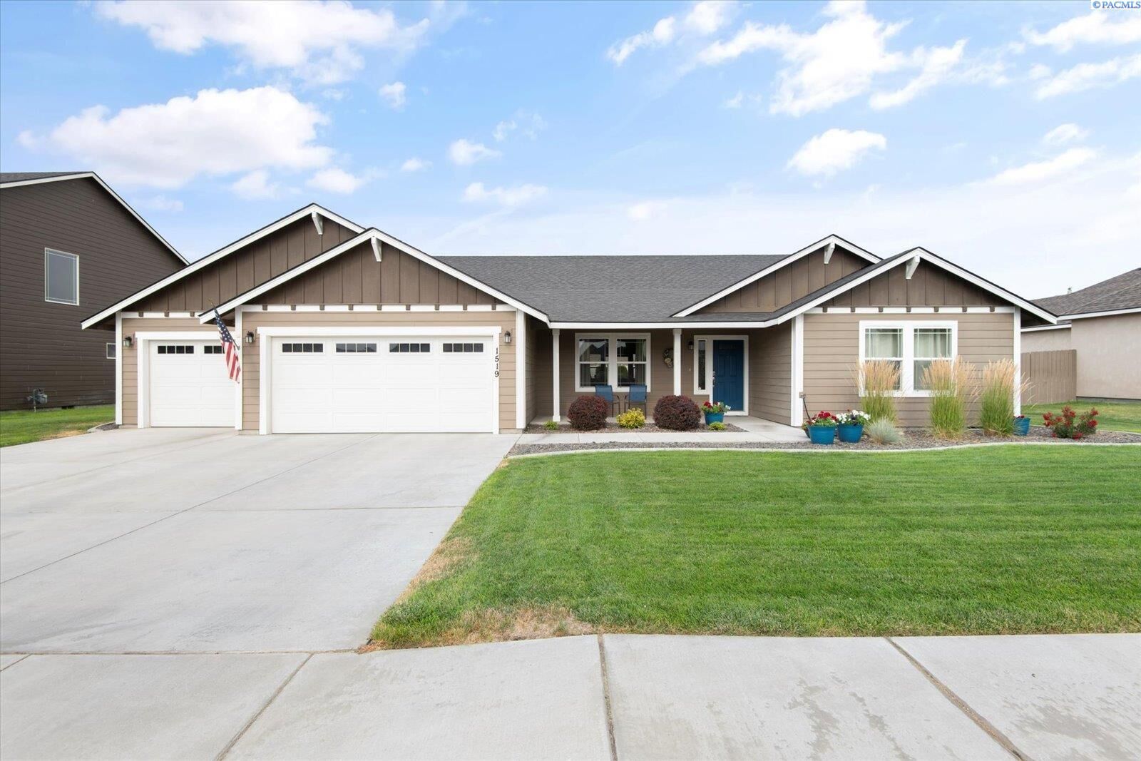 Property Photo: 1519 Amber Ave WA 99353