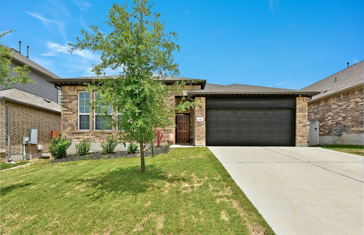 Property Photo:  936 Leadtree Loop  TX 78610 