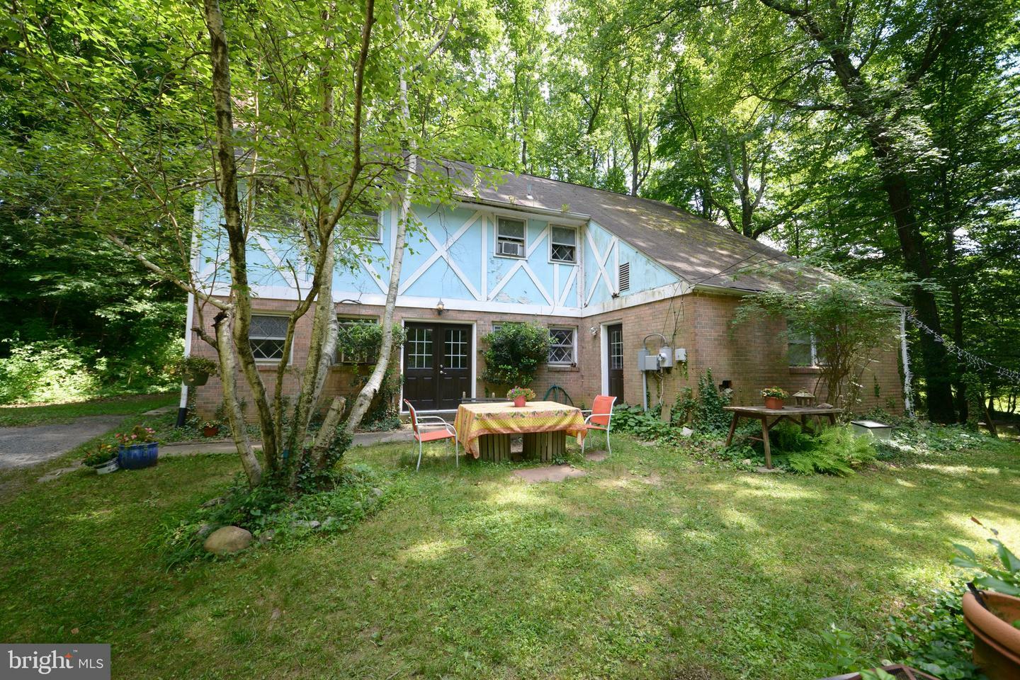 Property Photo:  10011 Glenmere Road  VA 22032 