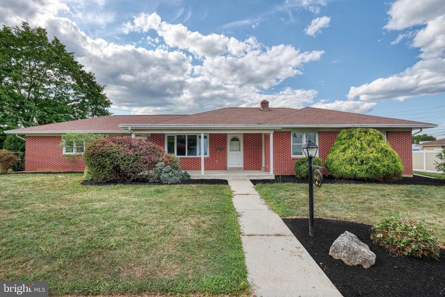 Property Photo:  641 E Cherry Street  PA 17078 