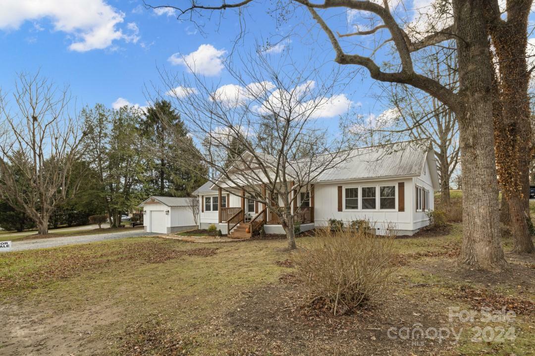 Property Photo:  227 Ashmore Avenue  NC 28791 