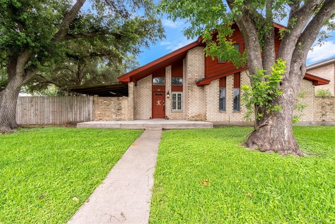 Property Photo:  2217 Post Oak Drive  TX 78374 