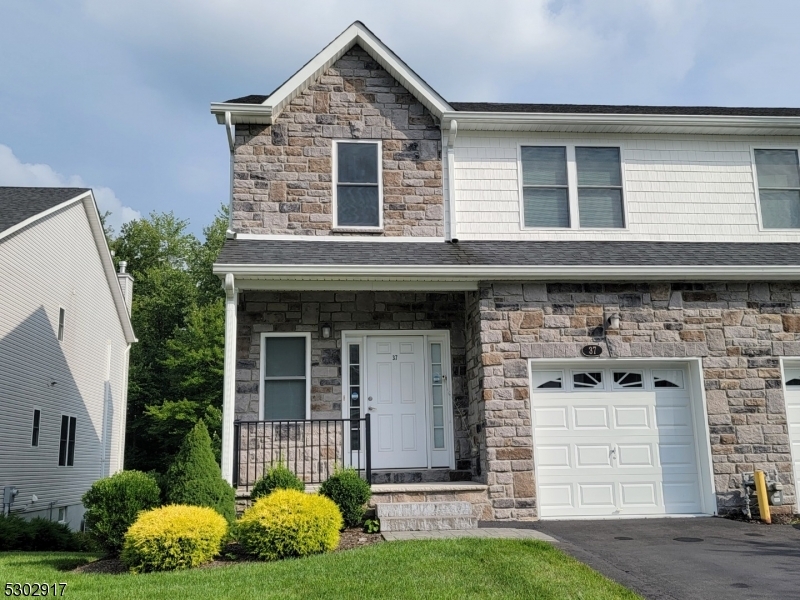 Property Photo: 37 Decroce Ct 37 NJ 07054