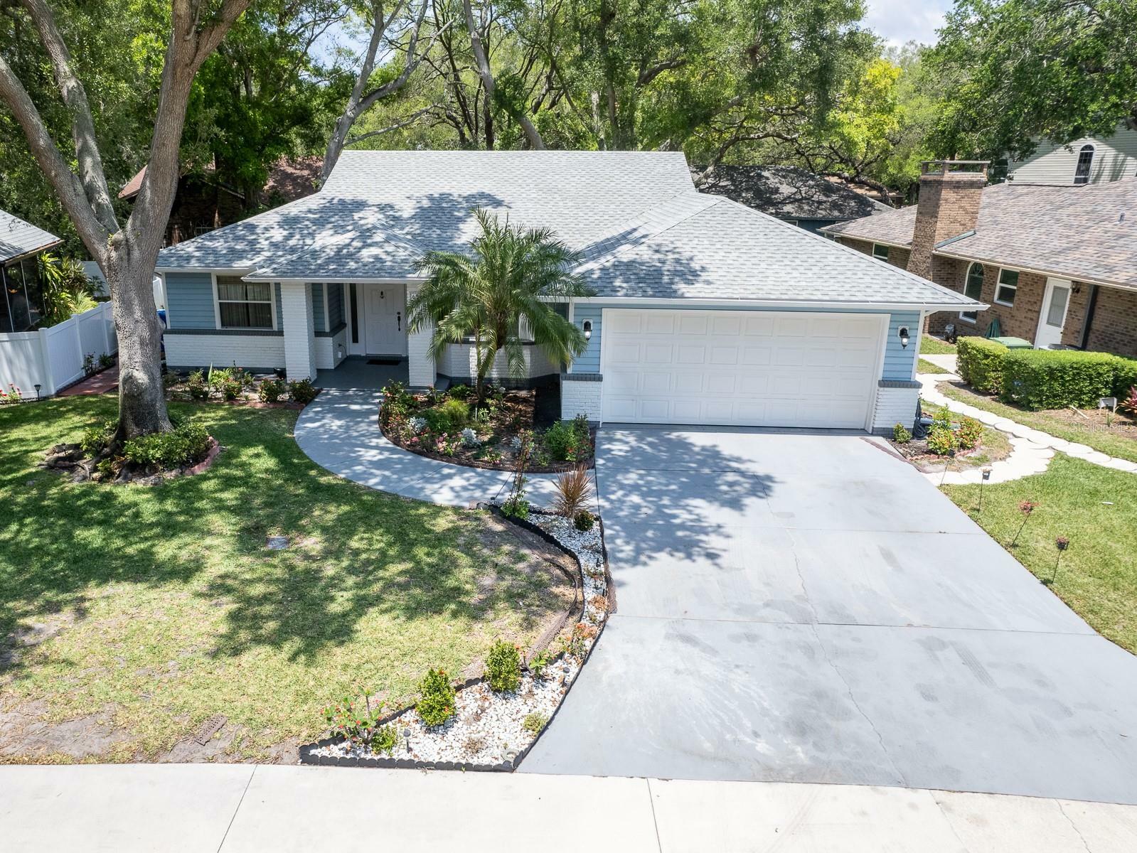 Property Photo:  6908 Arbor Oaks Circle  FL 34209 