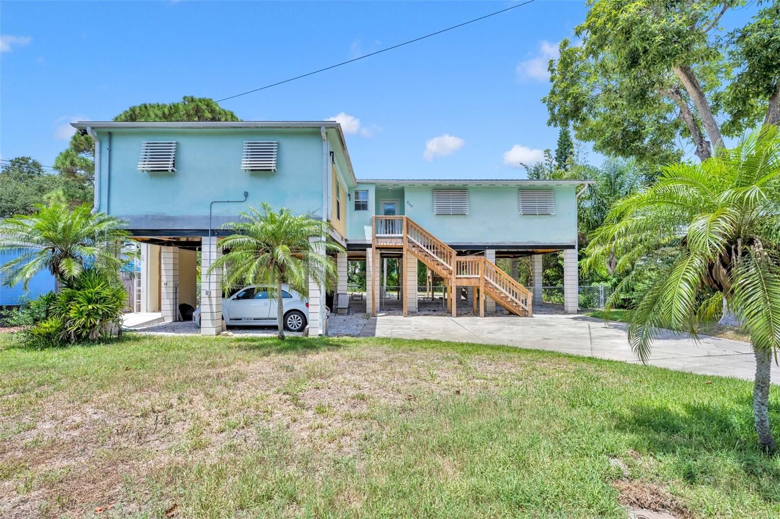 Property Photo:  610 Goodwin Avenue  FL 32169 