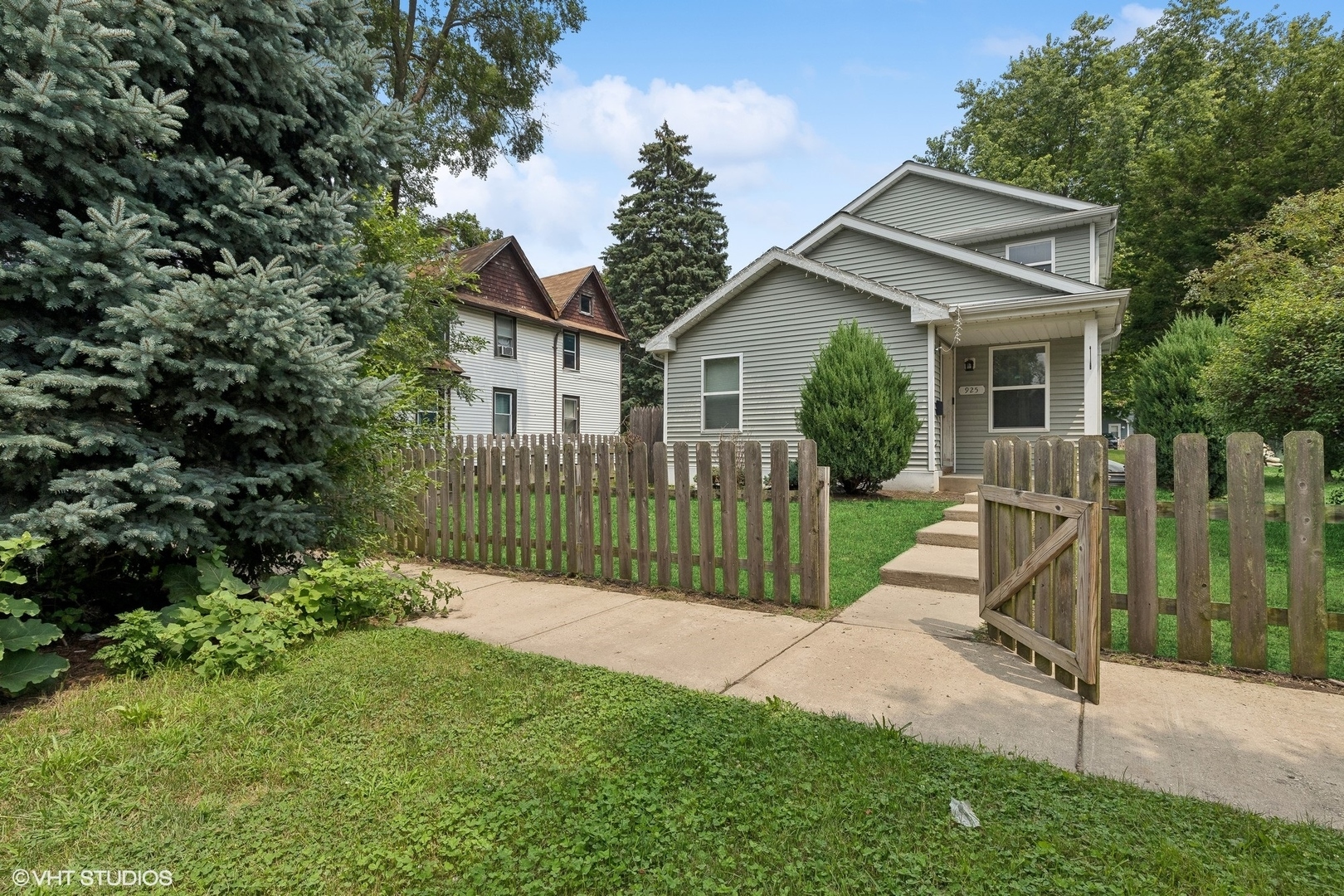 Property Photo:  925 Adams Street  IL 60085 