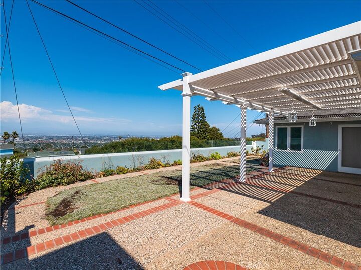 Property Photo: 5013 Paseo De Pablo CA 90505