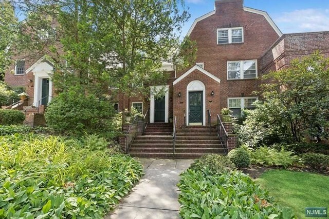 Property Photo:  185 East Palisade Avenue 10A  NJ 07631 