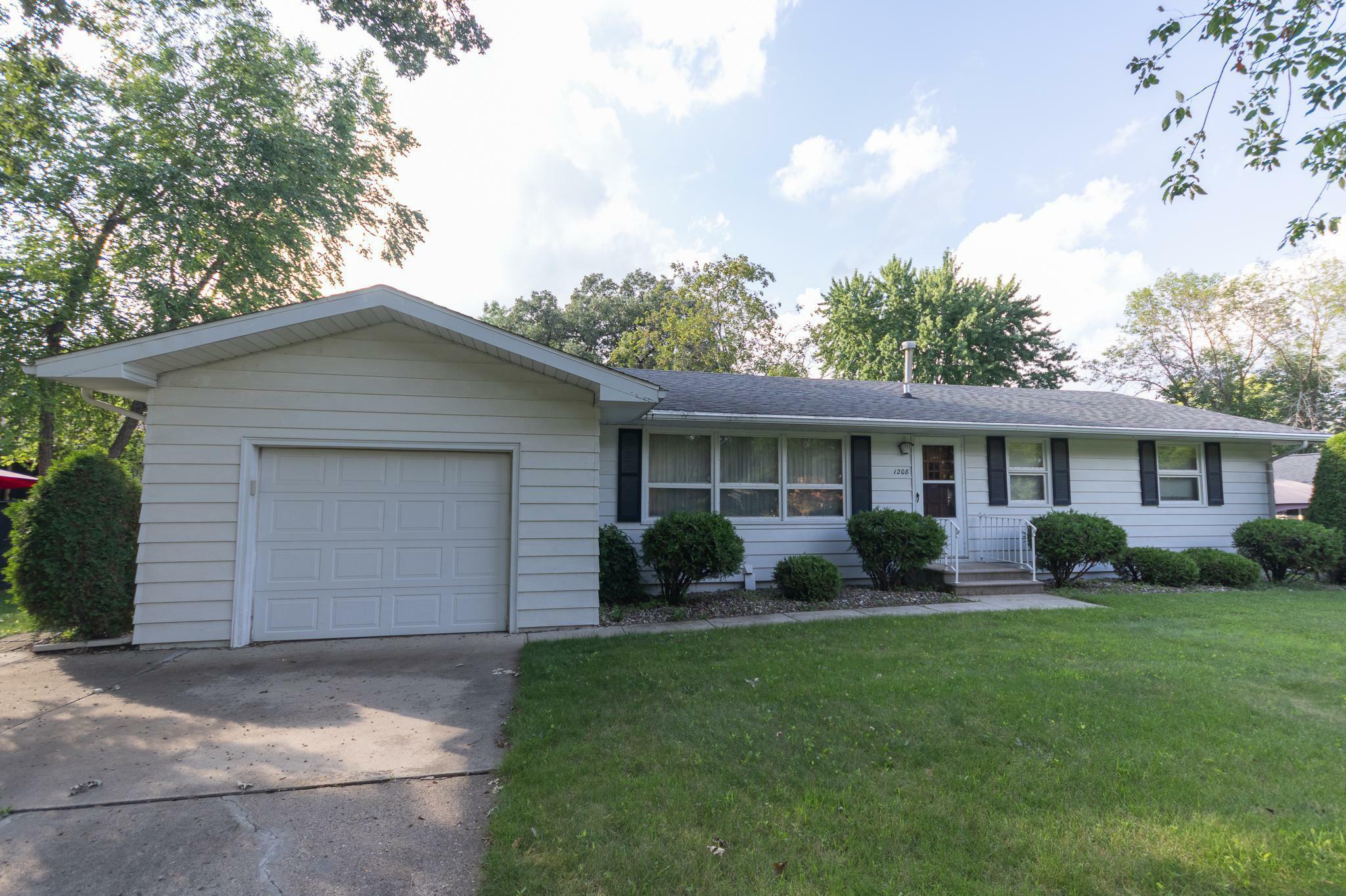 Property Photo:  1208 Birch Hill Drive  MN 56007 