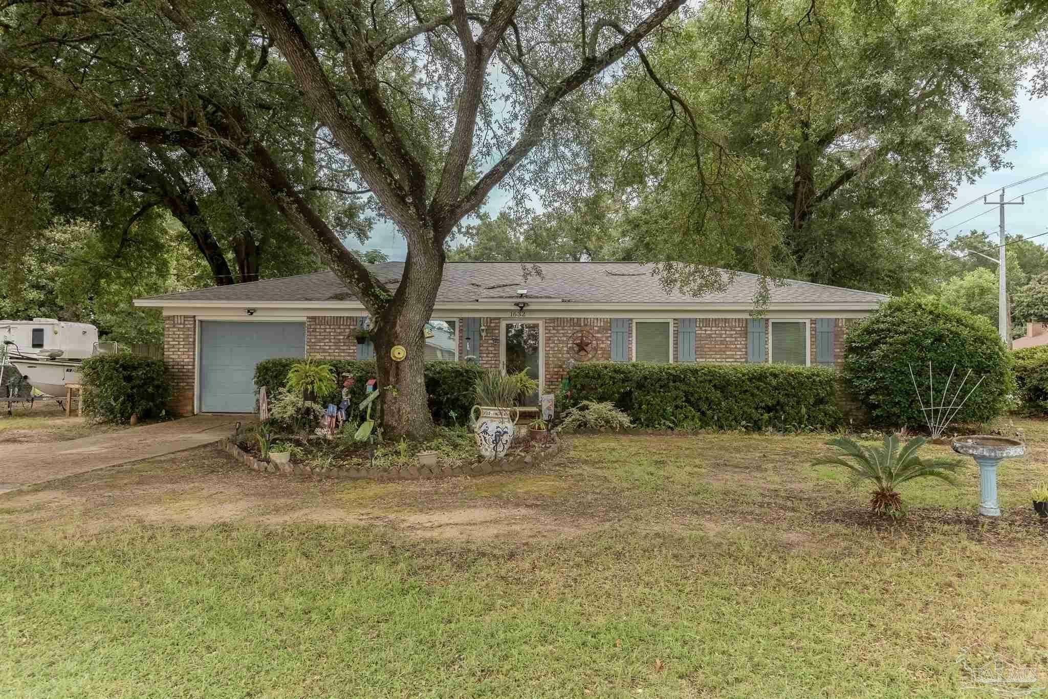 Property Photo:  1632 Fairchild  FL 32504 