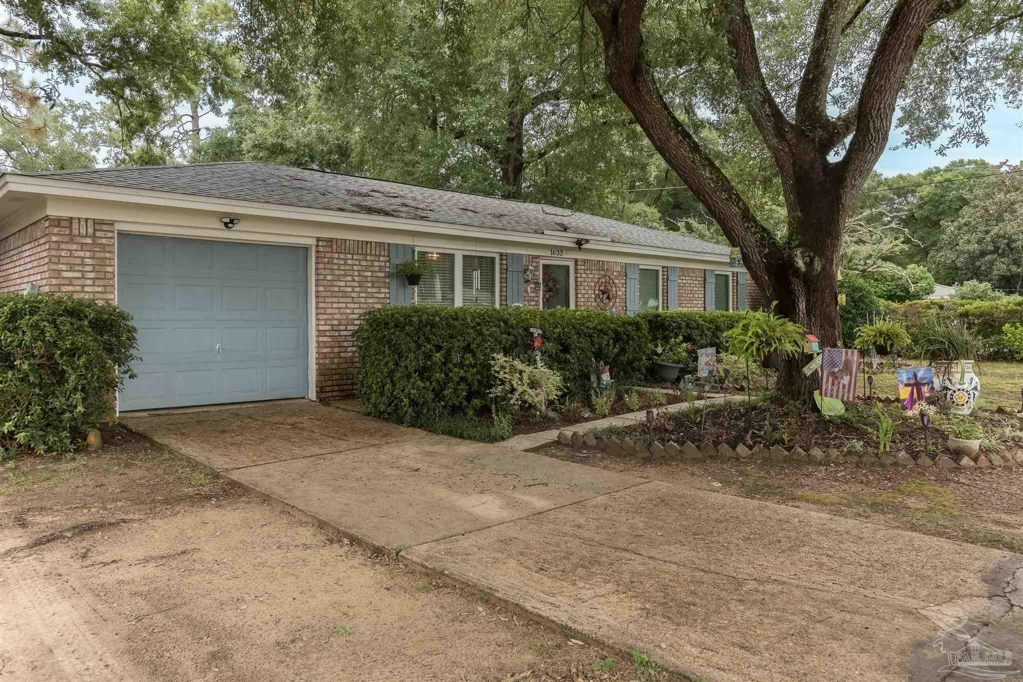 Property Photo: 1632 Fairchild FL 32504