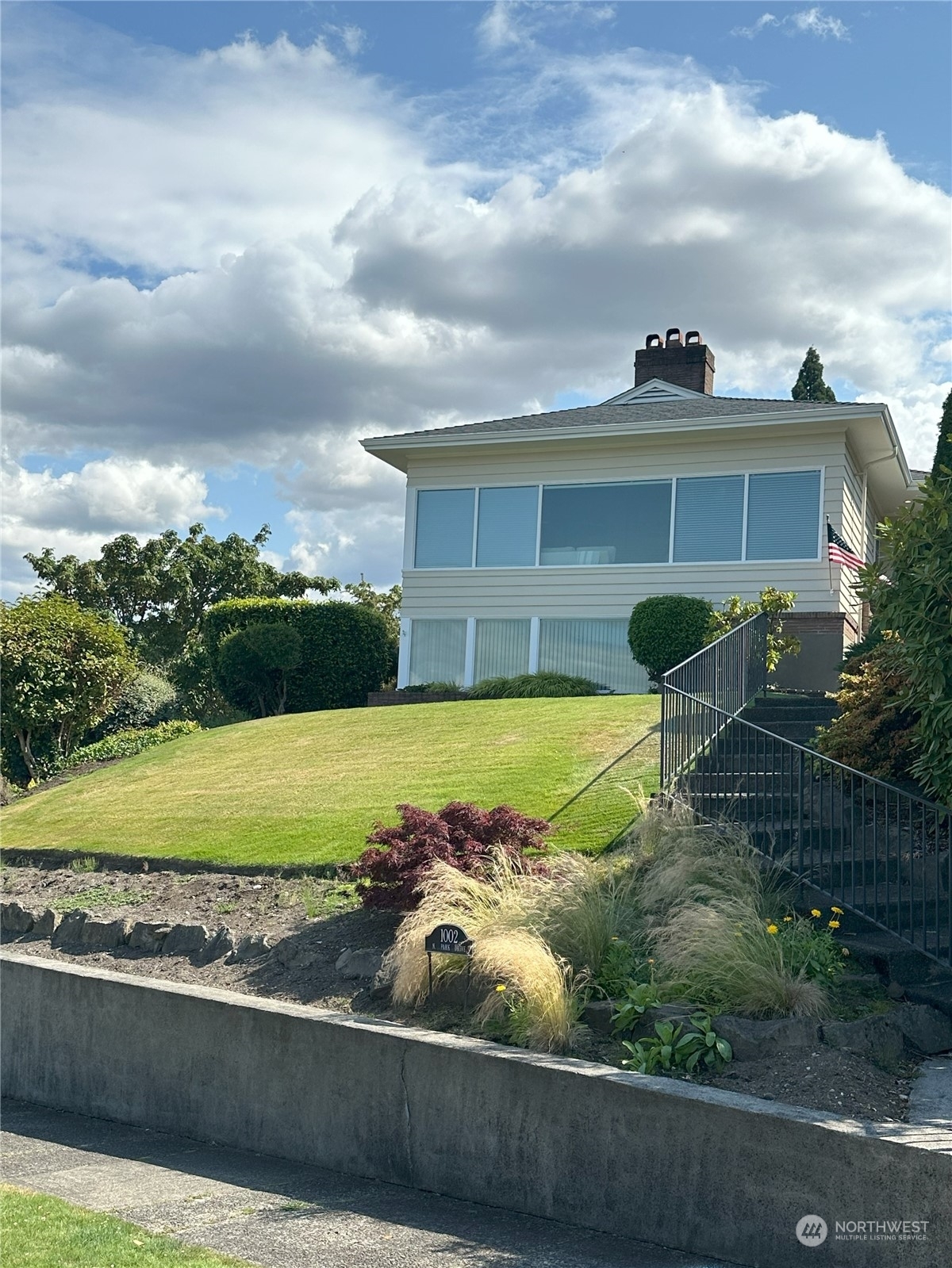 Property Photo:  1002 N Park Drive  WA 98403 