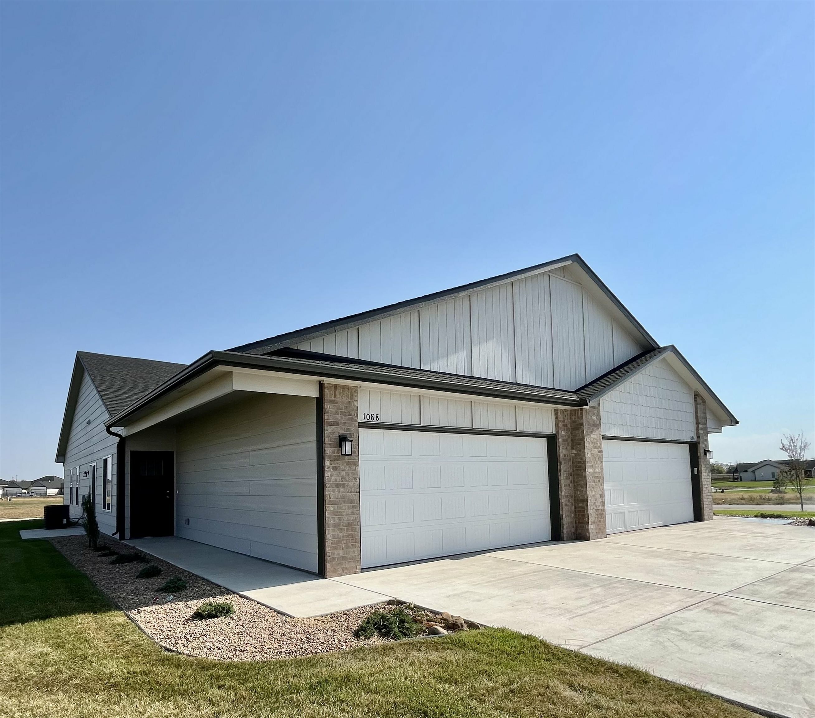 Property Photo: 1088 W Trek Ct KS 67052