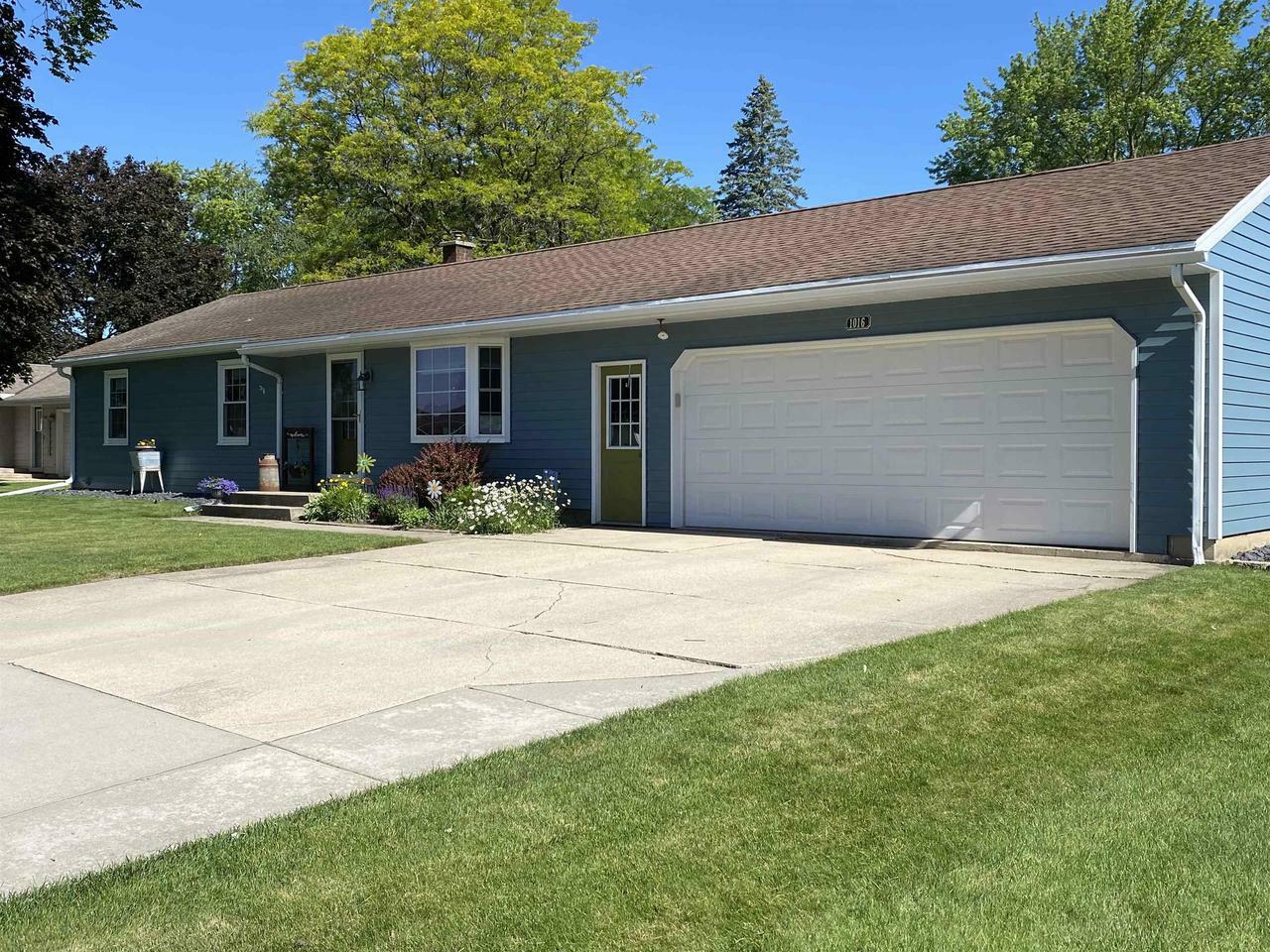 Property Photo:  1016 Rock Avenue  WI 53963 