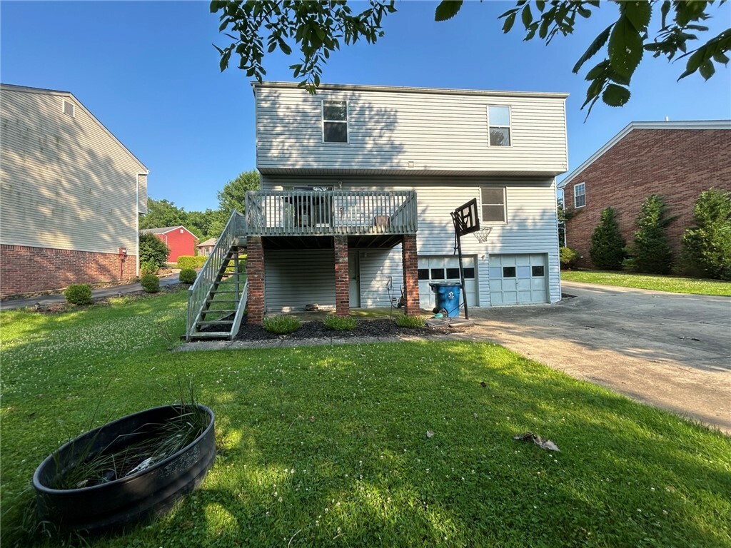 Property Photo:  136 Dinwiddie Dr  PA 15068 