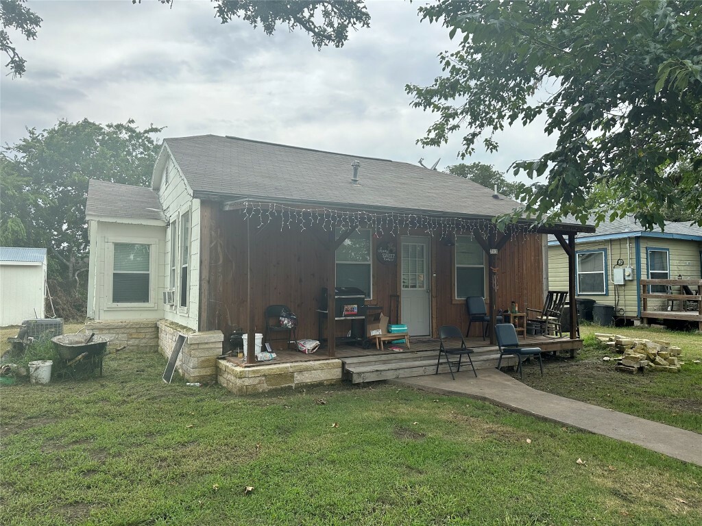 Property Photo:  713 N Polk Street  TX 78942 