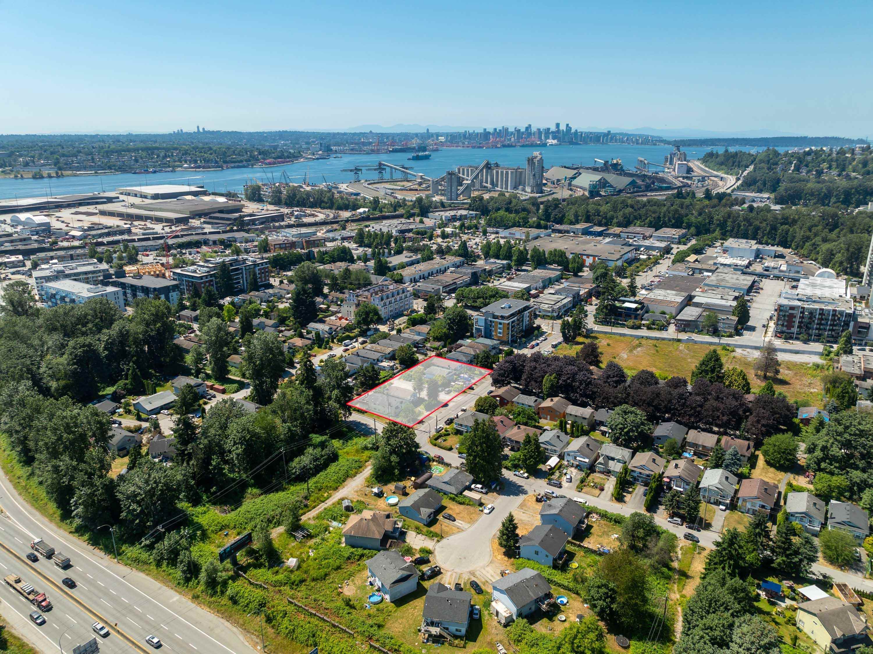 Property Photo:  1547 Crown Street  BC V7J 1G6 