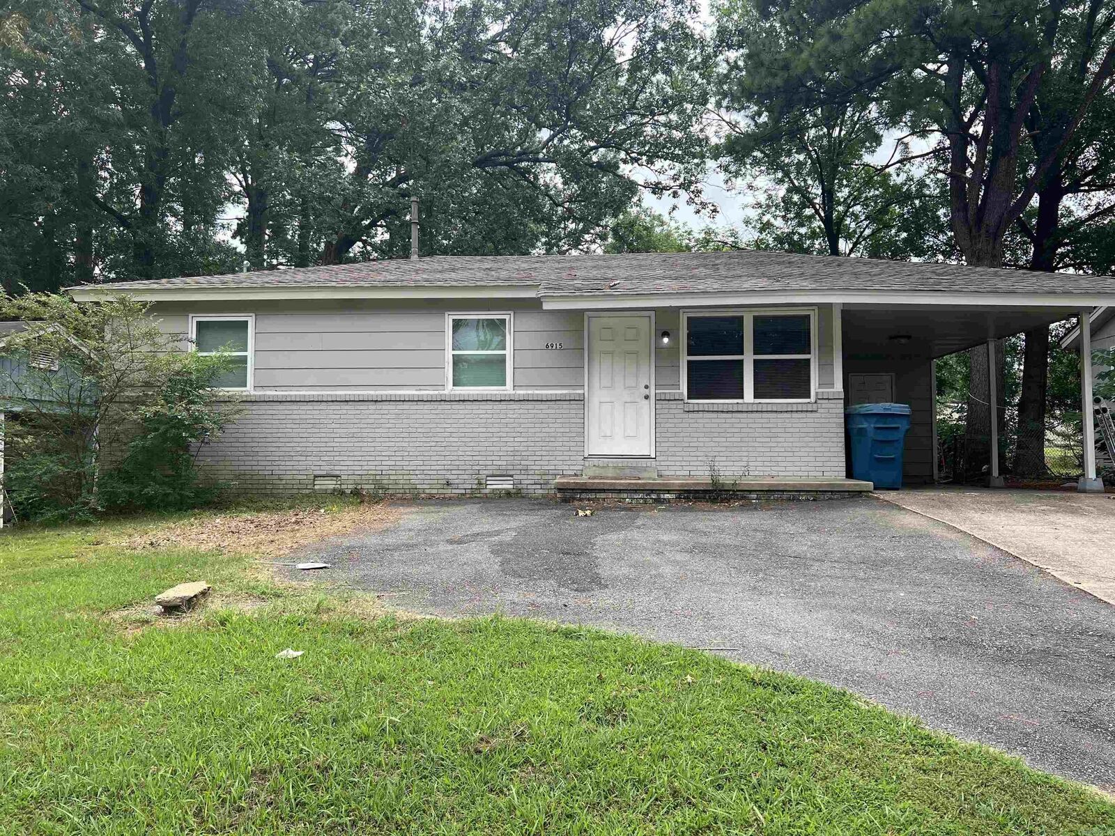 Property Photo: 6915 Redwood Drive AR 72209