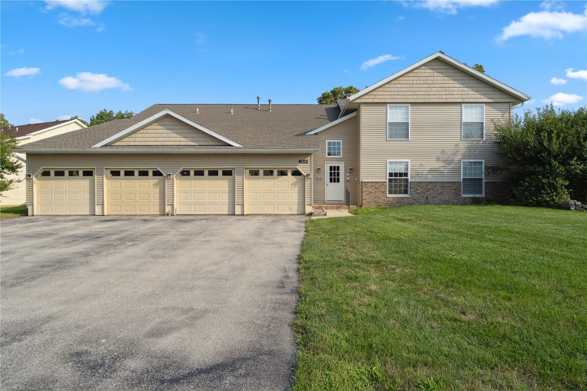 Property Photo:  4122 Lexington Drive NE B  IA 52402 