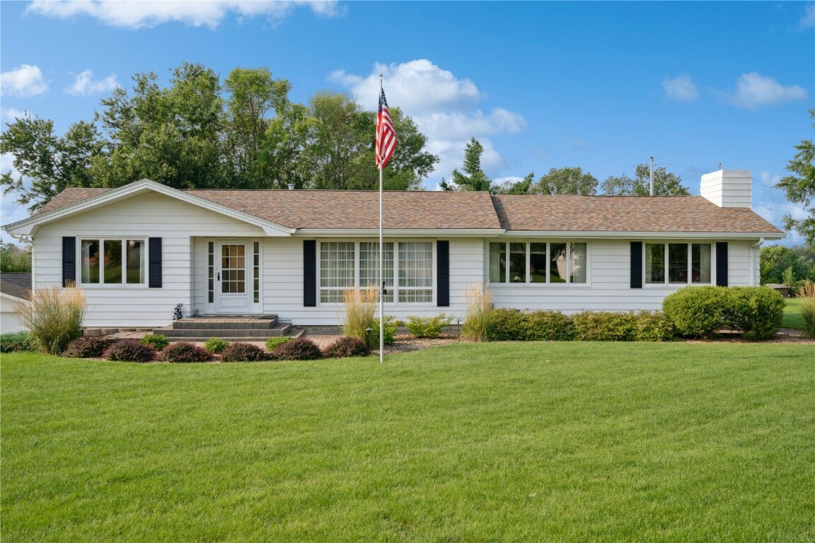 Property Photo:  4525 Willowbrook Drive NE  IA 52411 