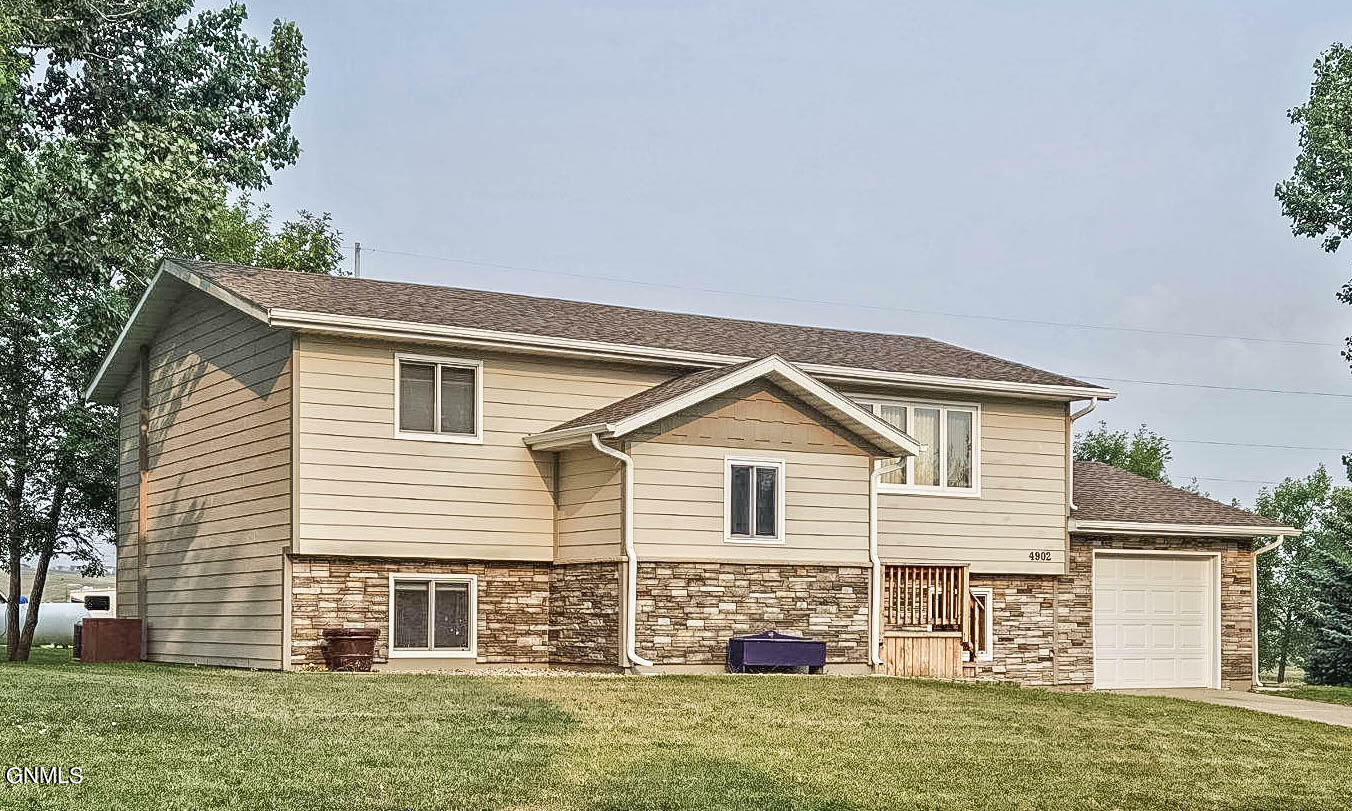 Property Photo:  4902 E Roughrider Circle  ND 58554 