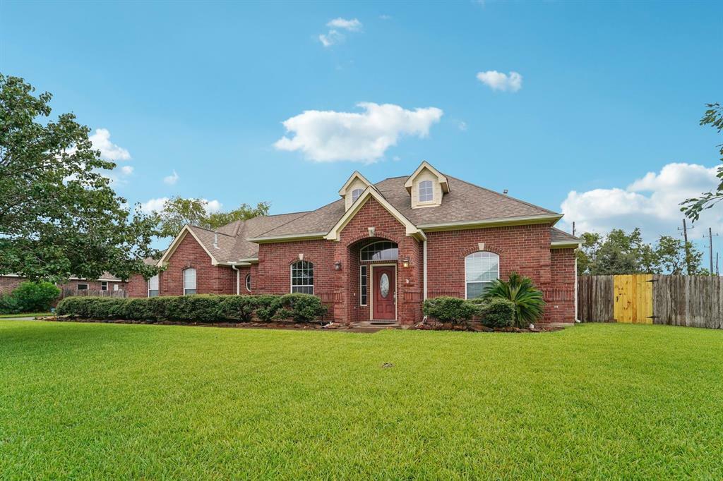 Property Photo:  3419 Royal Palm Drive  TX 77523 