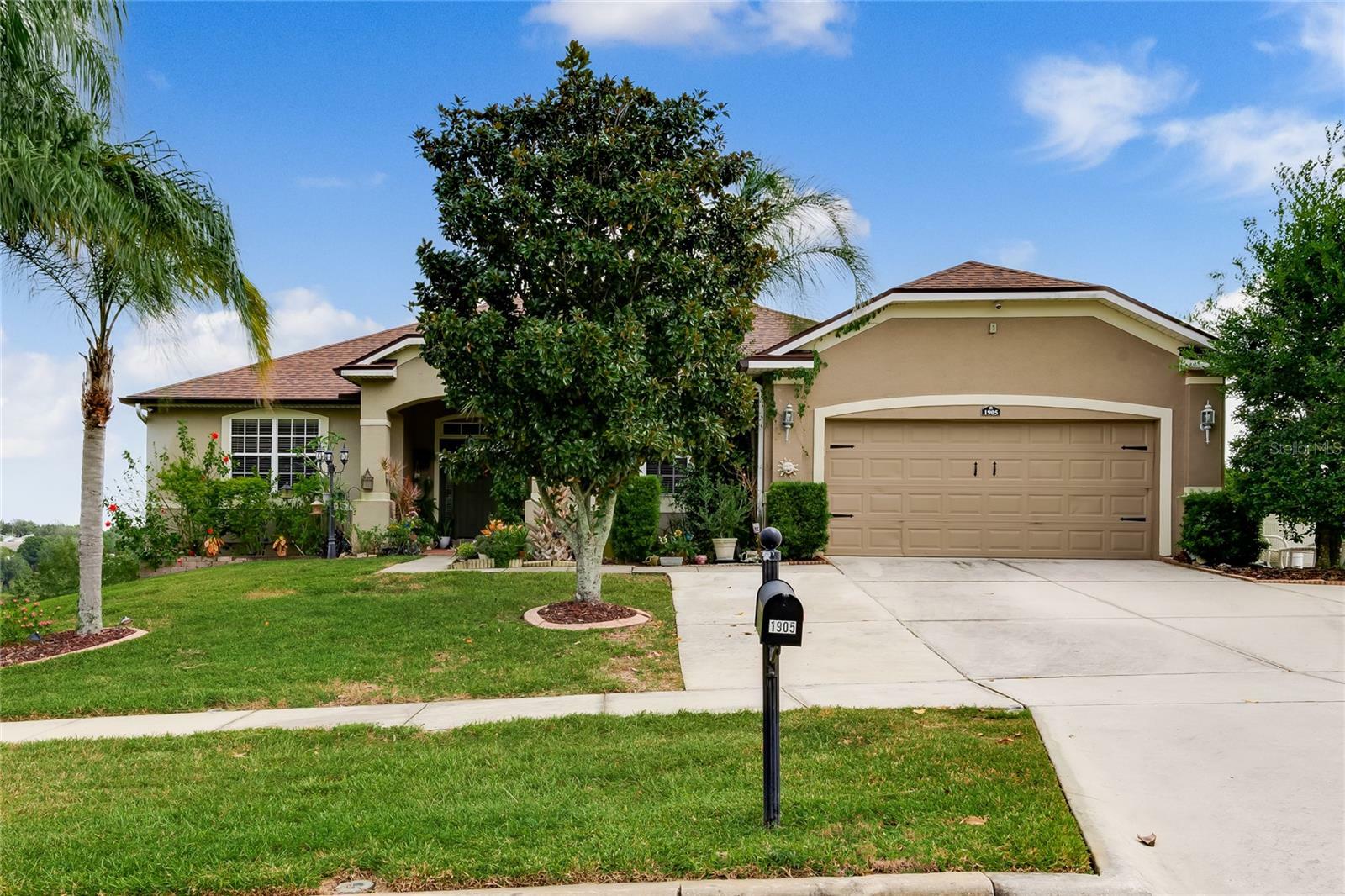 Property Photo:  1905 Sanderling Drive  FL 34711 