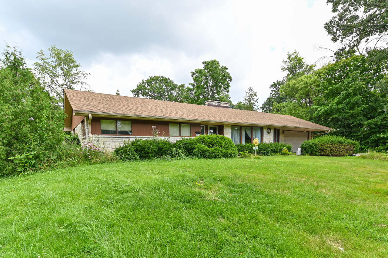 Property Photo:  11804 Indian Trl  WI 53130 